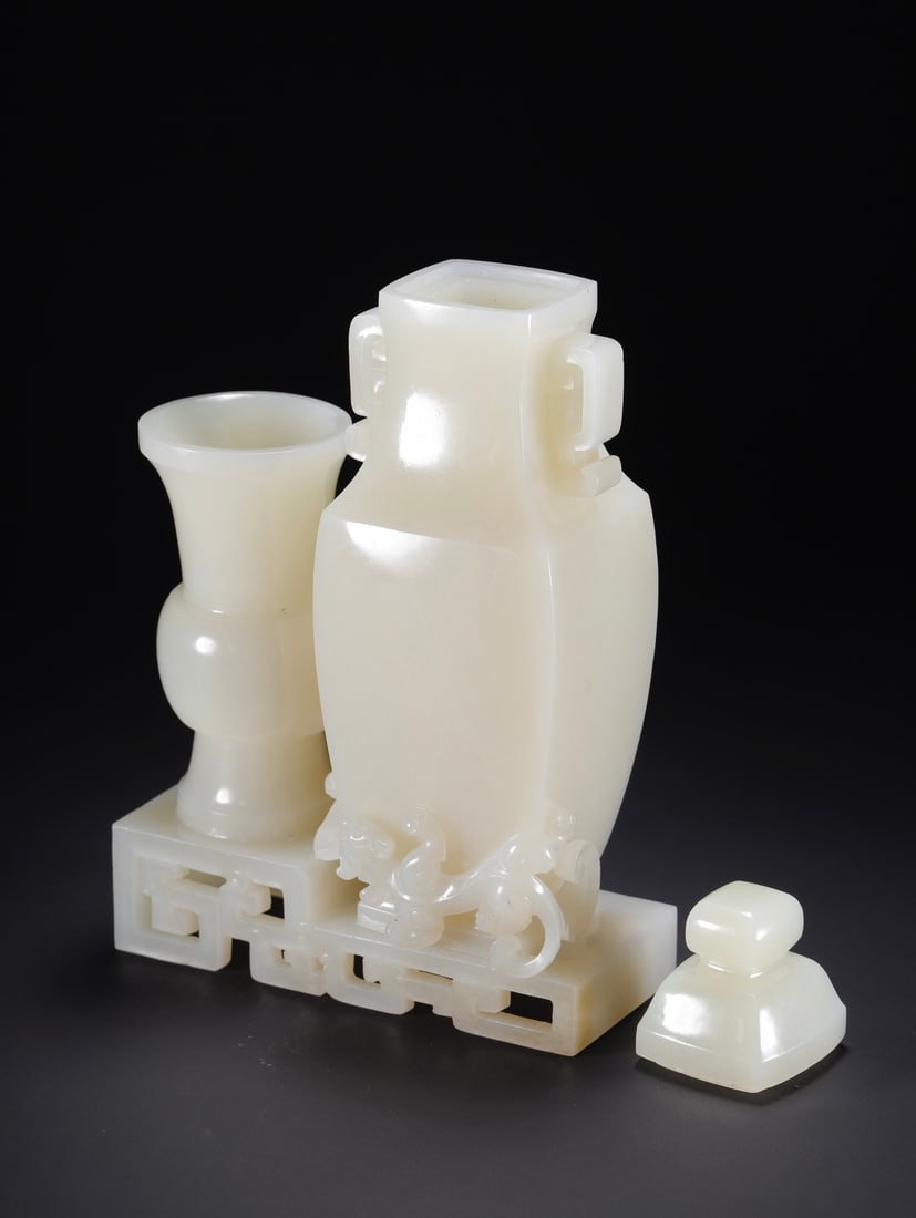 An Exquisite White Jade Dragon Pattern Vase - 4