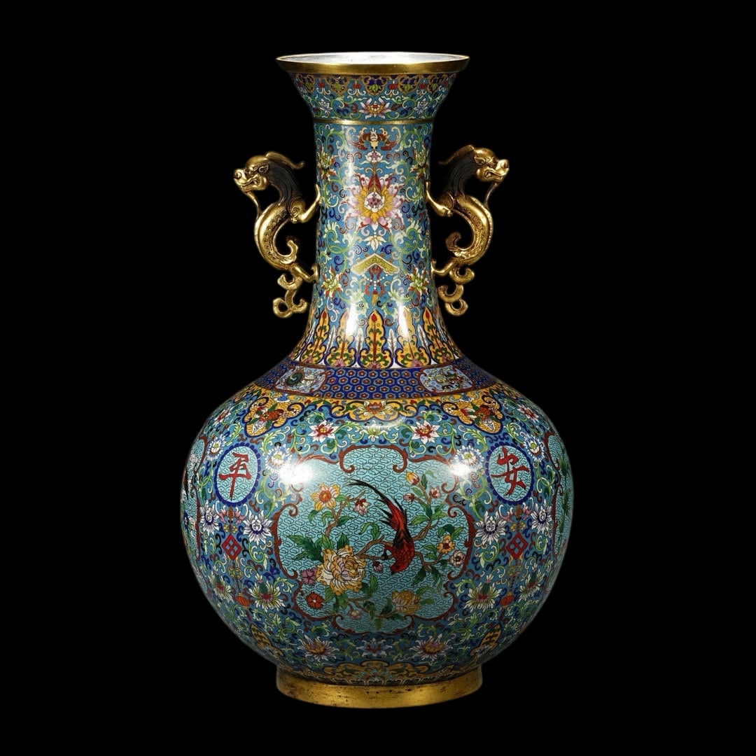 An Exquisite Cloisonne Lotus Pattern Flower and Bird Pattern Double-Ears Vase: An Exquisite Cloisonne Lotus Pattern Flower and Bird Pattern Double-Ears Vase Qing Dynasty, China Qianlong Six-character Mark Size:54cmx34cm Weight:19kg (The Dimensions Of All Batches Are Manually