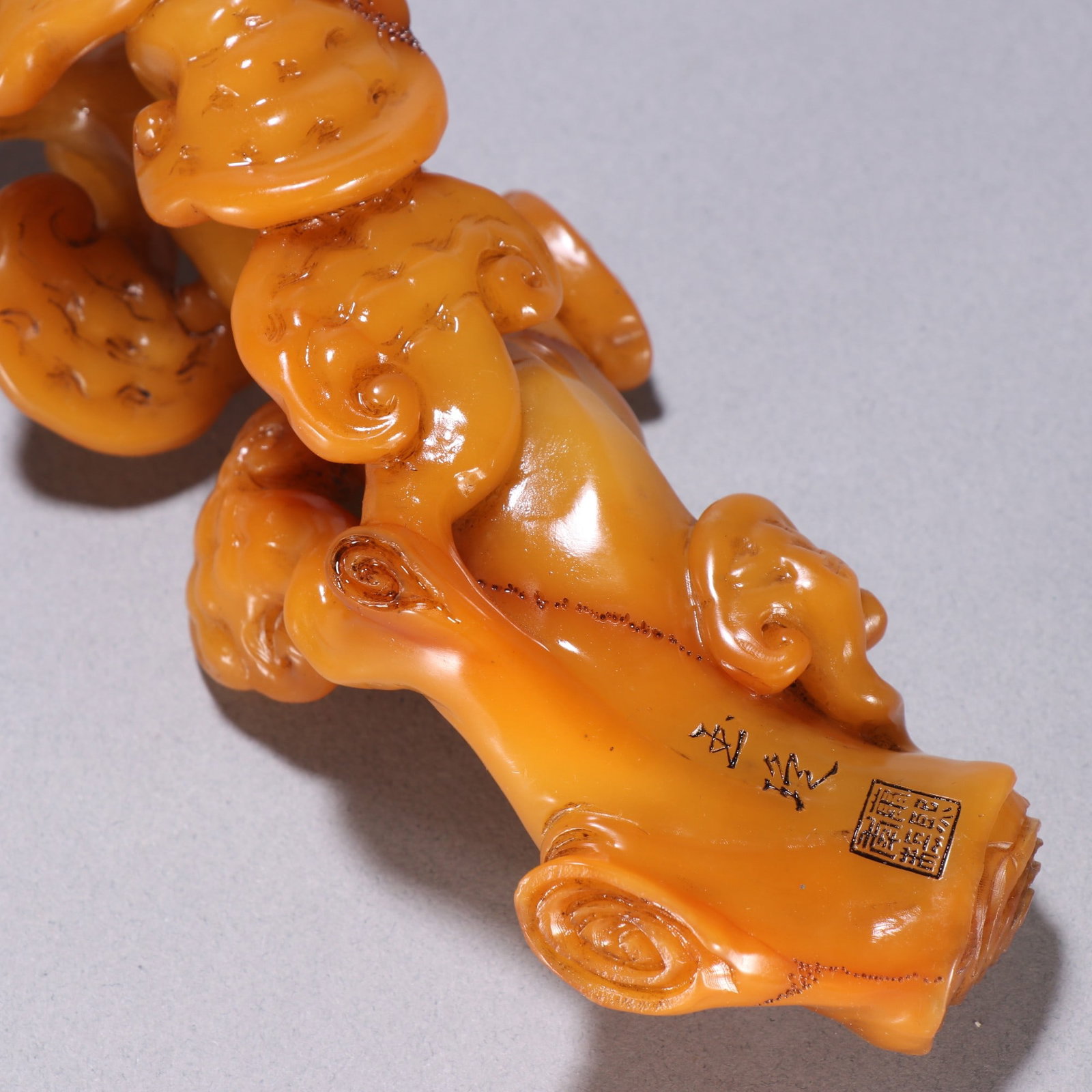 An Exquisite Tianhuang Stone Ganoderma lucidum Pattern Ruyi - 4