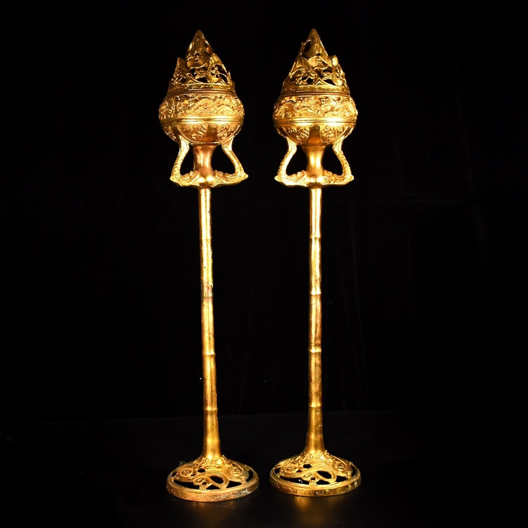 A Pair of Exquisite Gilt Bronze Dragon Pattern Censer: A Pair of Exquisite Gilt Bronze Dragon Pattern Censer Qing Dynasty, China Size:77cmx15cm Weight:5312g (The Dimensions Of All Batches Are Manually Measured.If You Need More Detailed Information,