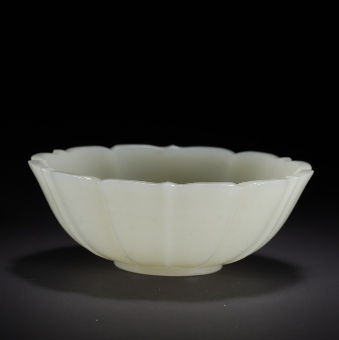 An Exquisite White Jade Bowl - 2