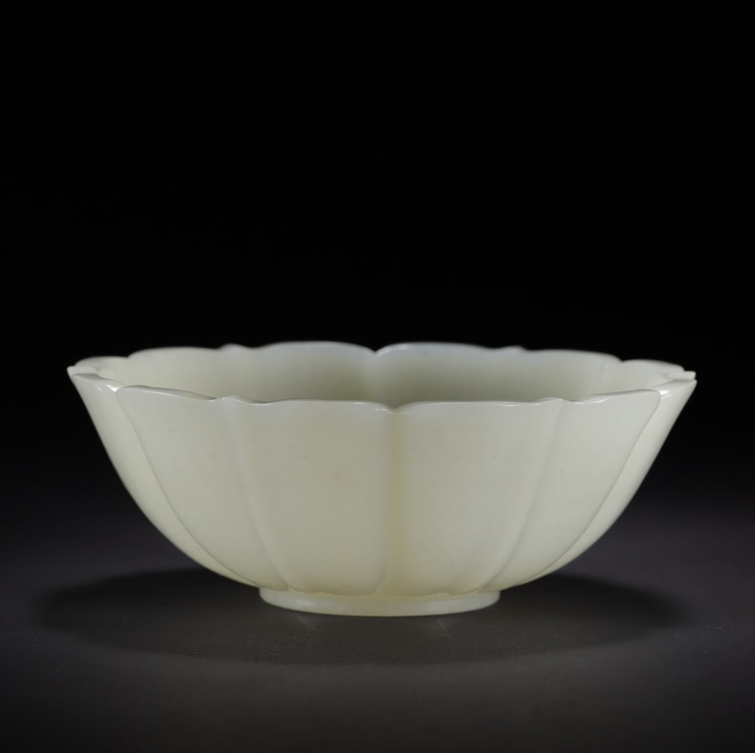 An Exquisite White Jade Bowl - 3