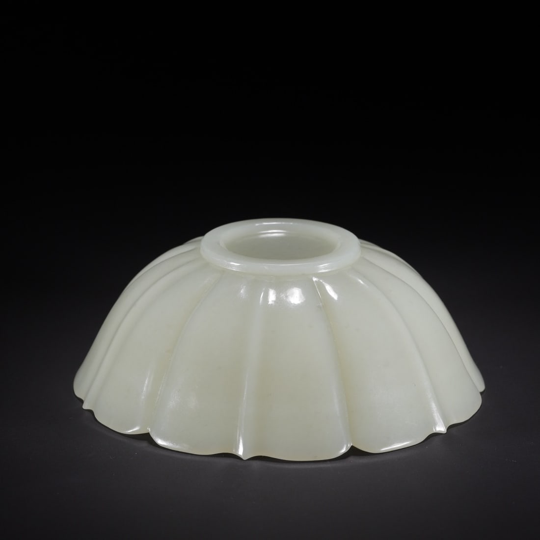 An Exquisite White Jade Bowl - 4