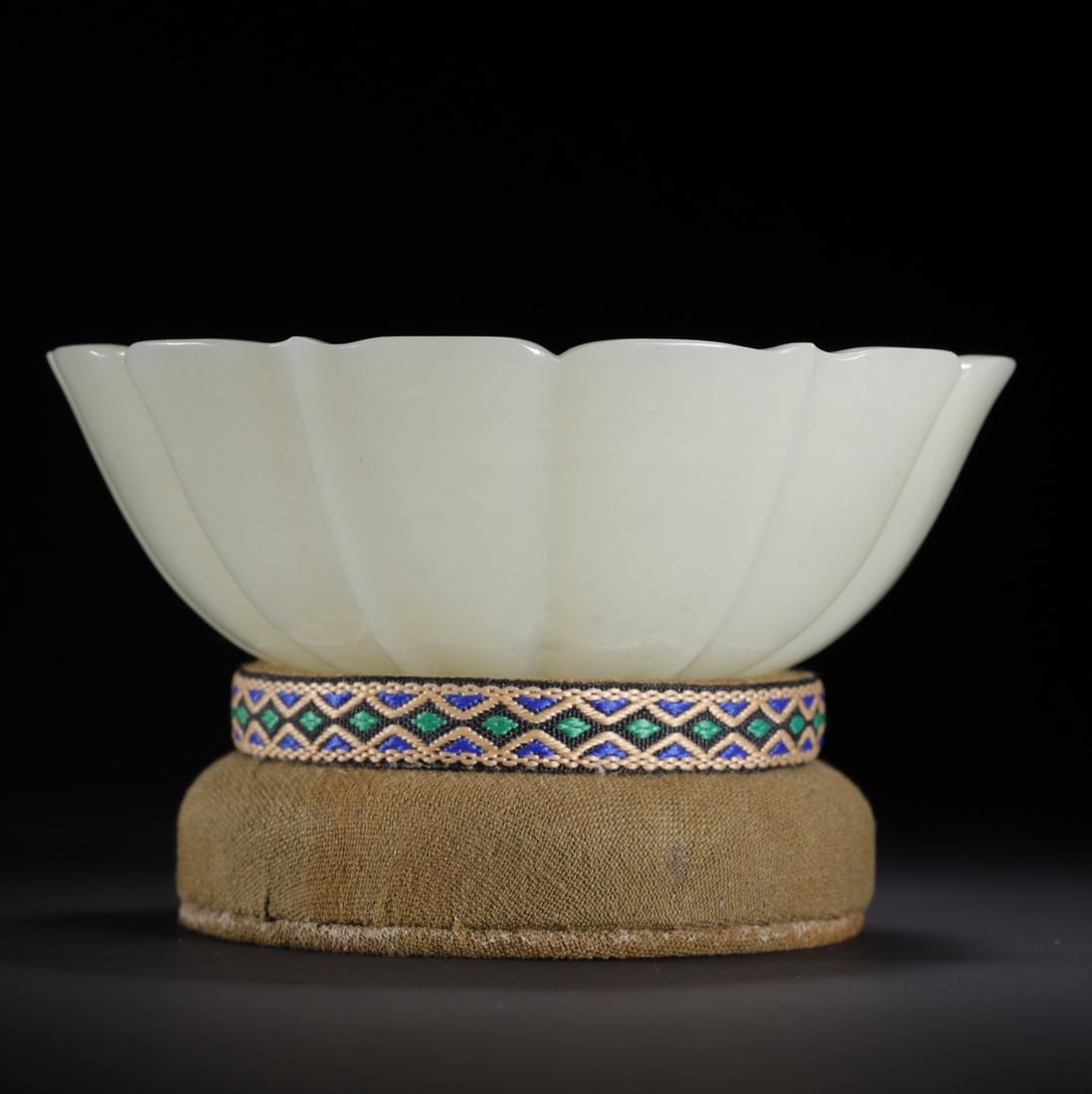 An Exquisite White Jade Bowl - 7
