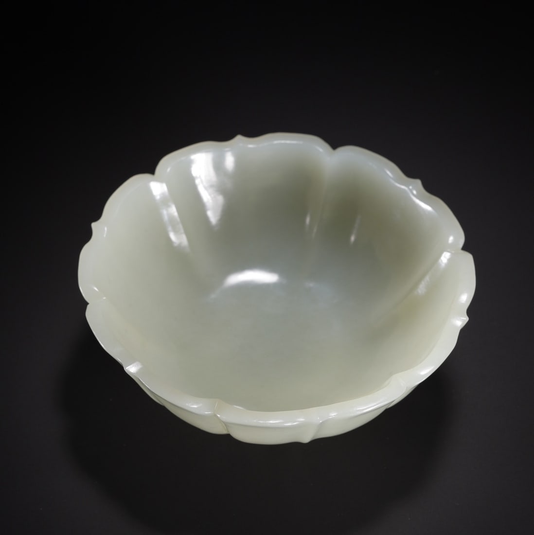 An Exquisite White Jade Bowl - 9