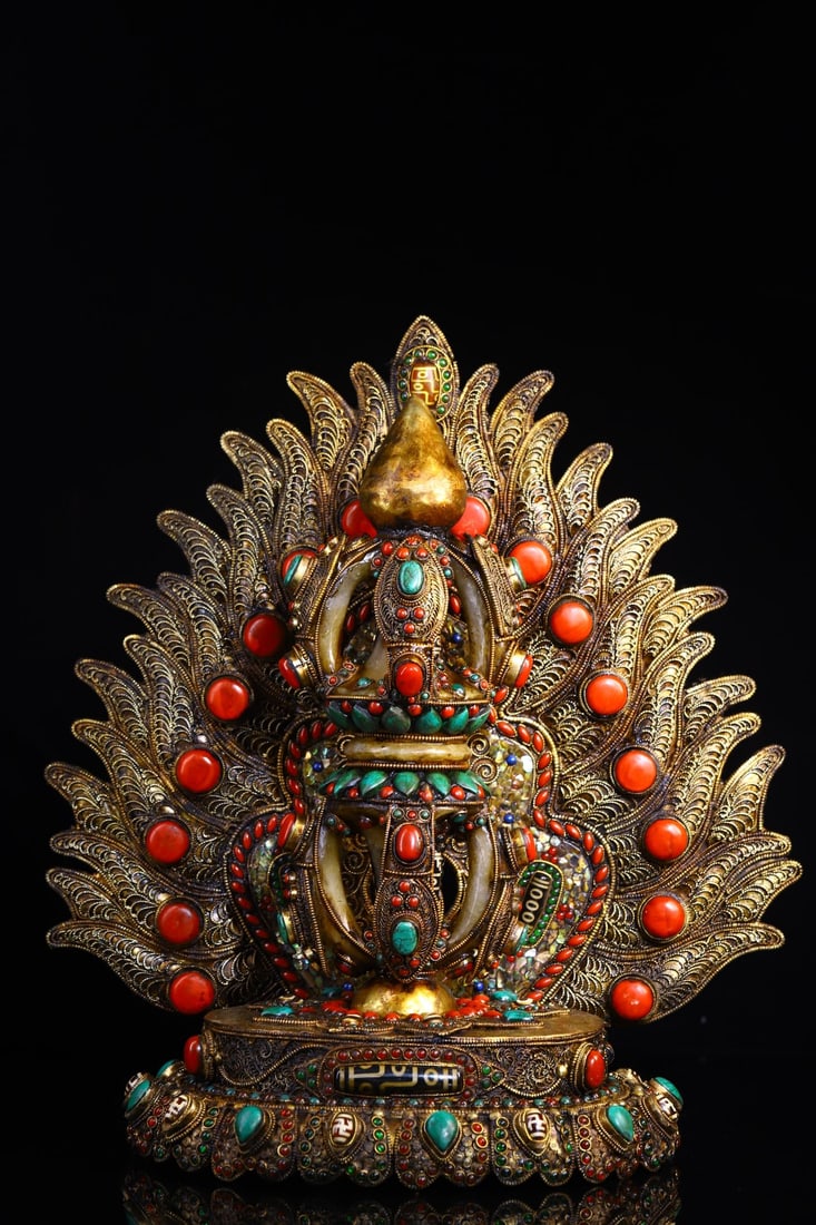 An Exquisite Crystal Inlaid Gems Dzi Bead Ornament: An Exquisite Crystal Inlaid Gems Dzi Bead Ornament Qing Dynasty, China Size:39cmx36cm Weight:3850g (The Dimensions Of All Batches Are Manually Measured.If You Need More Detailed Information, Please