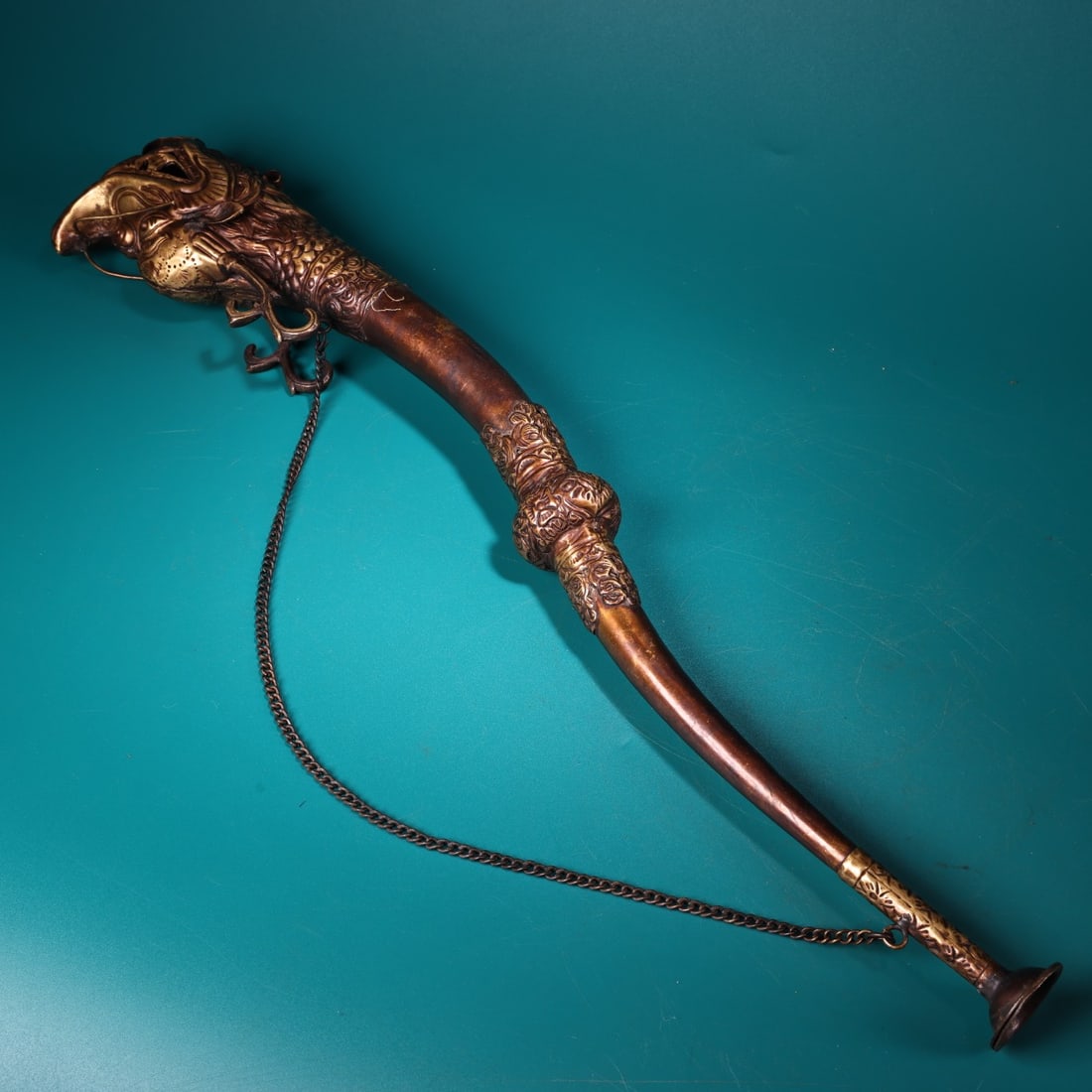 An Exquisite Bronze Dragon Pattern Ornament: An Exquisite Bronze Dragon Pattern Ornament Han Dynasty, China Size:51cm Weight:280g (The Dimensions Of All Batches Are Manually Measured.If You Need More Detailed Information, Please Contact Our
