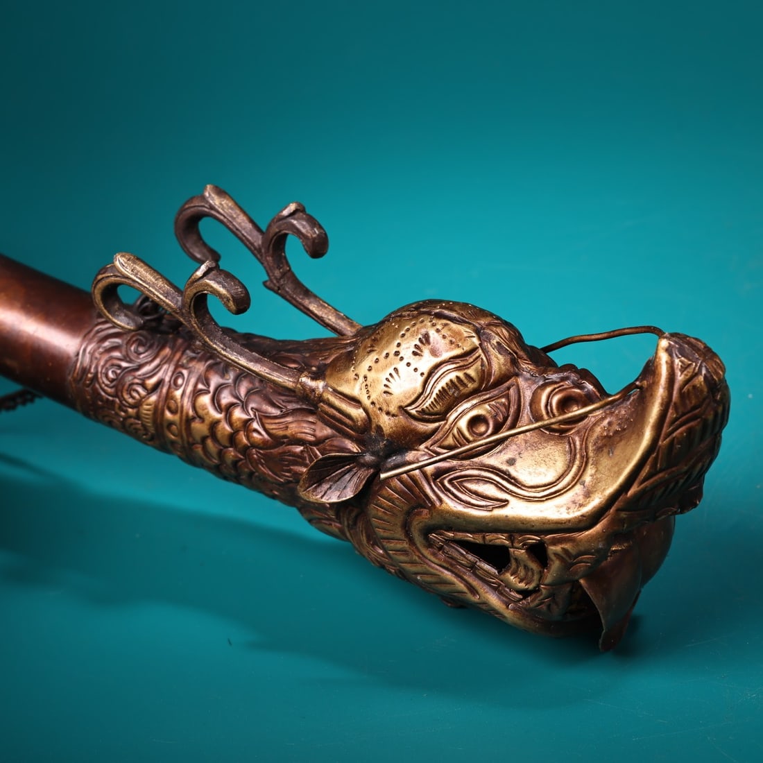 An Exquisite Bronze Dragon Pattern Ornament - 3