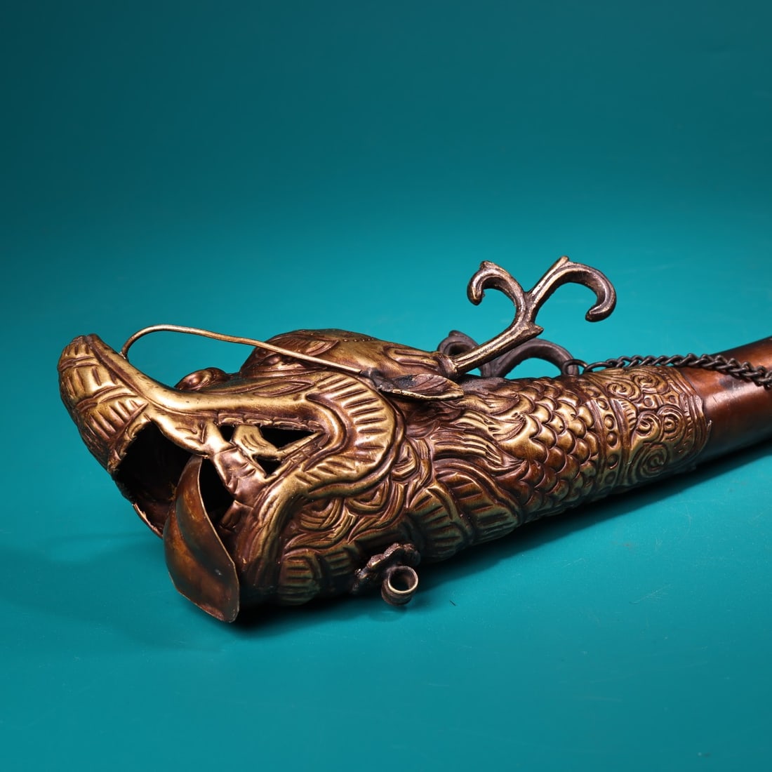 An Exquisite Bronze Dragon Pattern Ornament - 4
