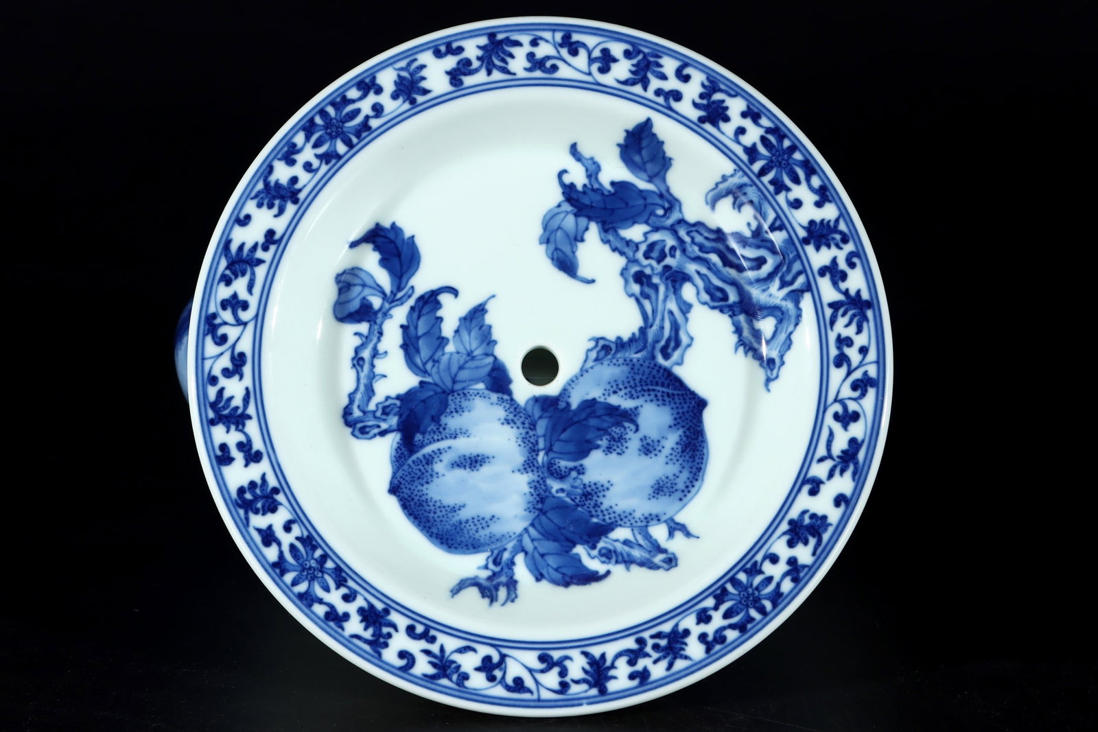 An Exquisite Blue and White Lotus Pattern Peach Pattern Brush Washer - 2