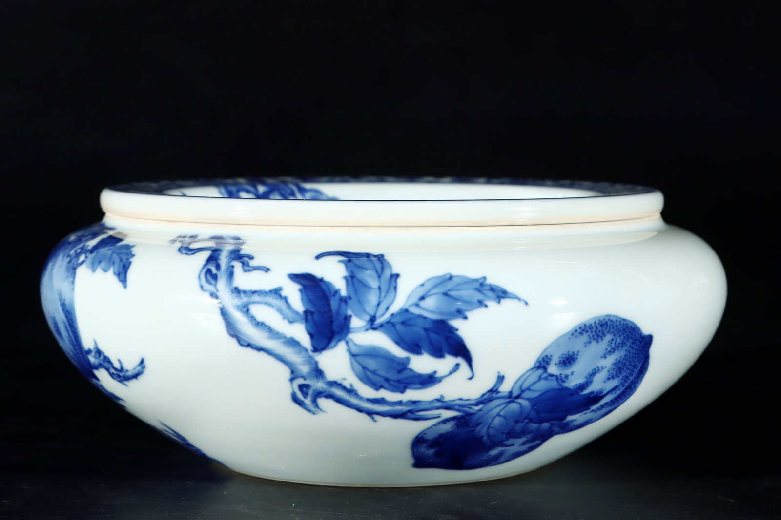 An Exquisite Blue and White Lotus Pattern Peach Pattern Brush Washer - 3