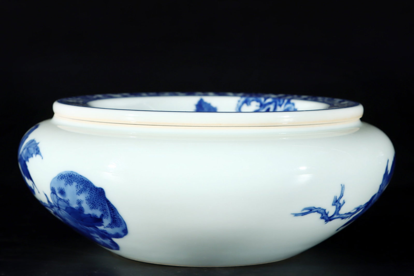 An Exquisite Blue and White Lotus Pattern Peach Pattern Brush Washer - 4