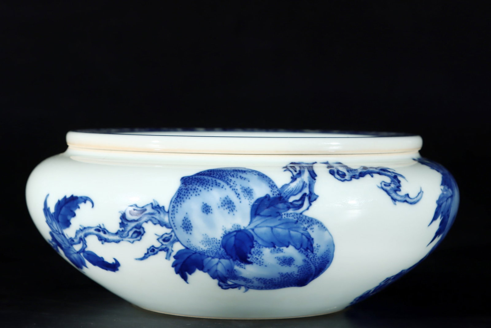 An Exquisite Blue and White Lotus Pattern Peach Pattern Brush Washer - 6
