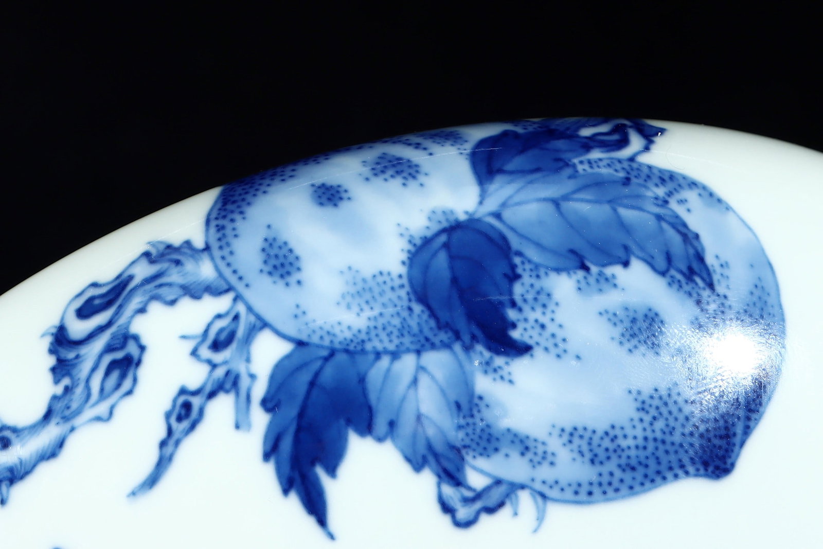 An Exquisite Blue and White Lotus Pattern Peach Pattern Brush Washer - 7