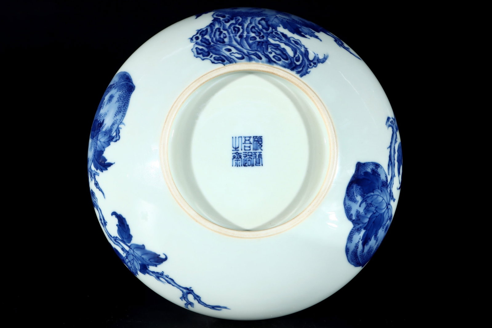 An Exquisite Blue and White Lotus Pattern Peach Pattern Brush Washer - 9
