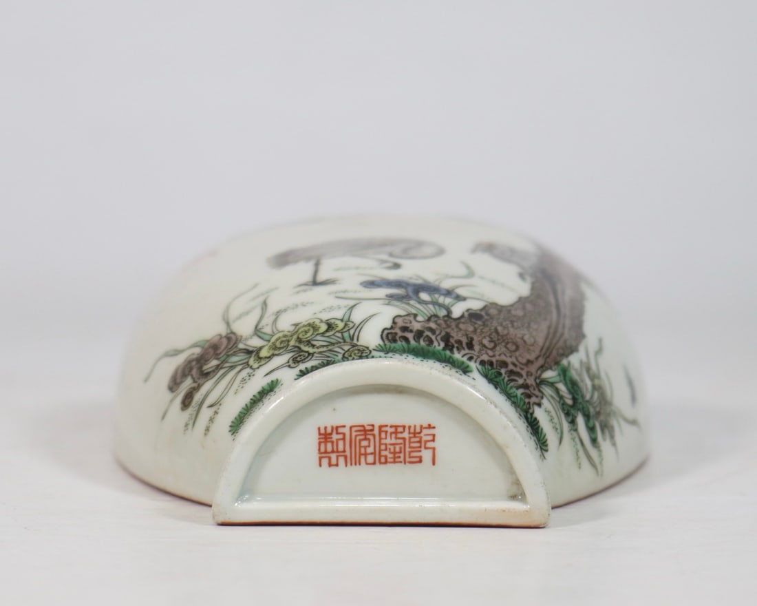 An Exquisite Wucai Pine and Crane Pattern Double-Ears Vase - 9