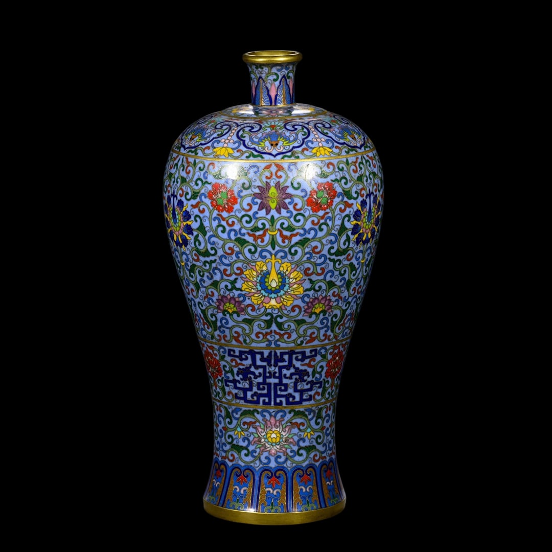 An Exquisite Cloisonne Lotus Pattern Vase: An Exquisite Cloisonne Lotus Pattern Vase Qing Dynasty, China Qianlong Four-character Mark Size:39cmx18cm Weight:4.6kg (The Dimensions Of All Batches Are Manually Measured.If You Need More Detailed In