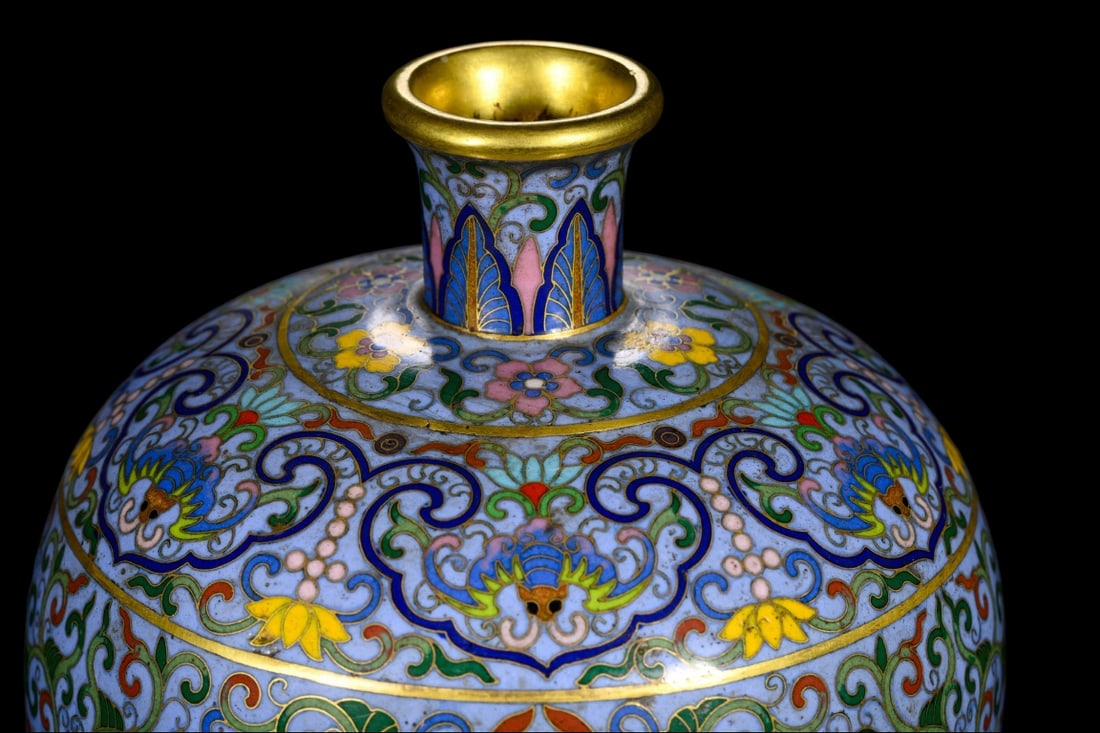 An Exquisite Cloisonne Lotus Pattern Vase - 2