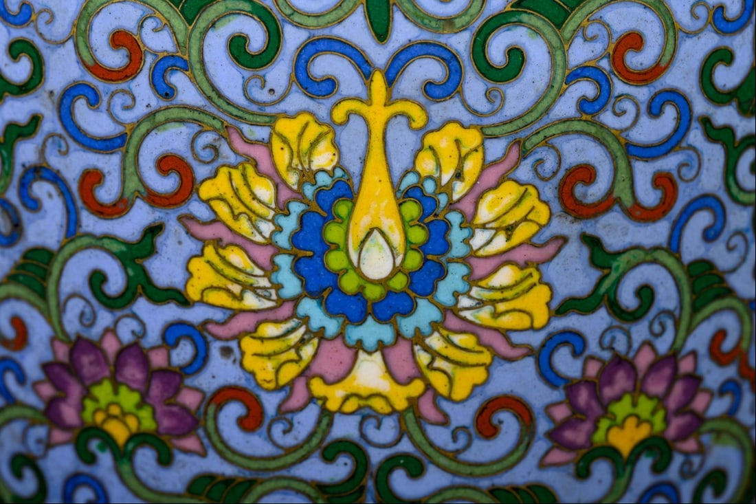 An Exquisite Cloisonne Lotus Pattern Vase - 8