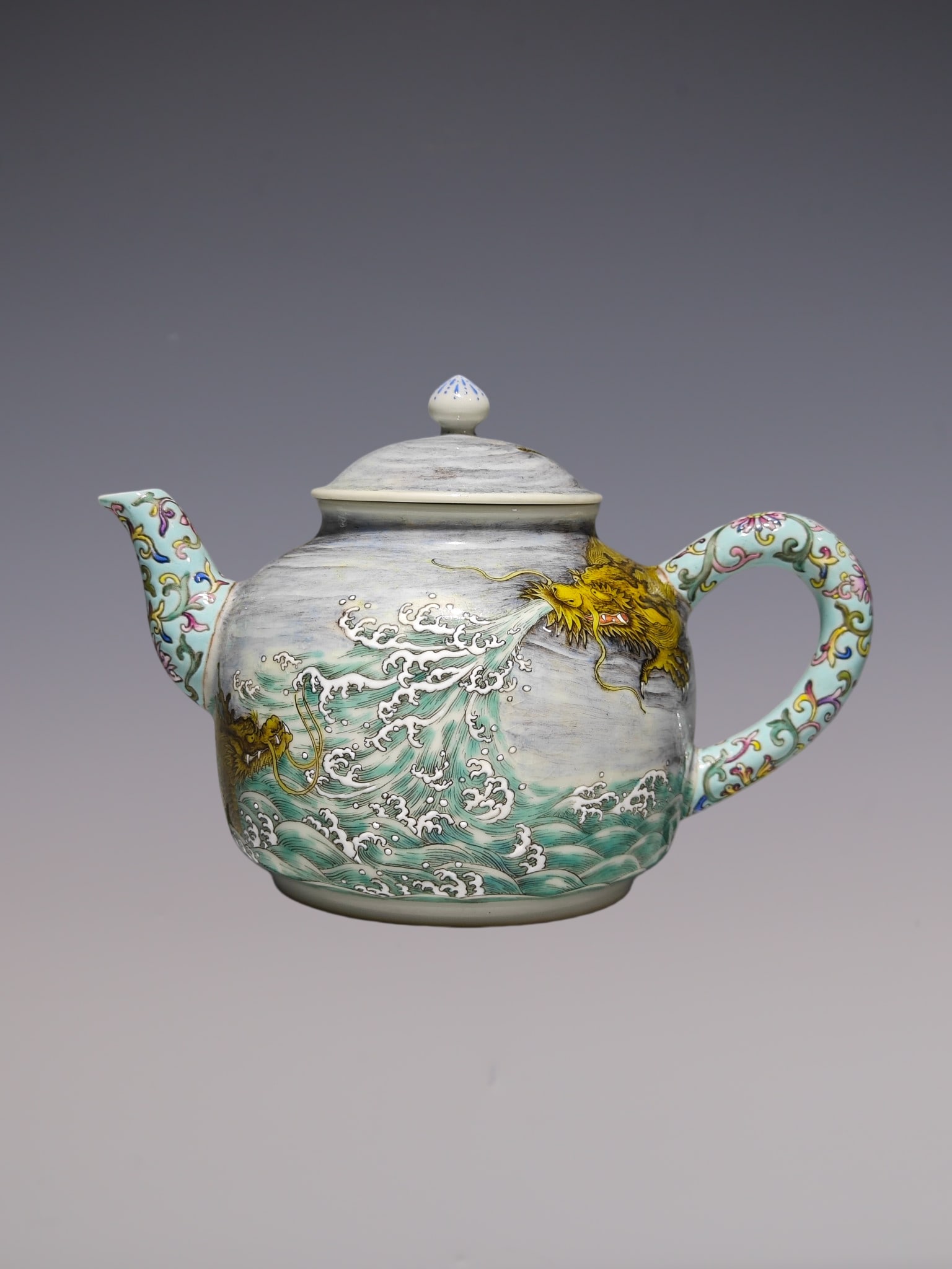 An Exquisite Famille-Rose Lotus Pattern Dragon Pattern Teapot: An Exquisite Famille-Rose Lotus Pattern Dragon Pattern Teapot Qing Dynasty, China Qianlong Six-character Mark Size:12.8cmx18.8cm (The Dimensions Of All Batches Are Manually Measured.If You Need More