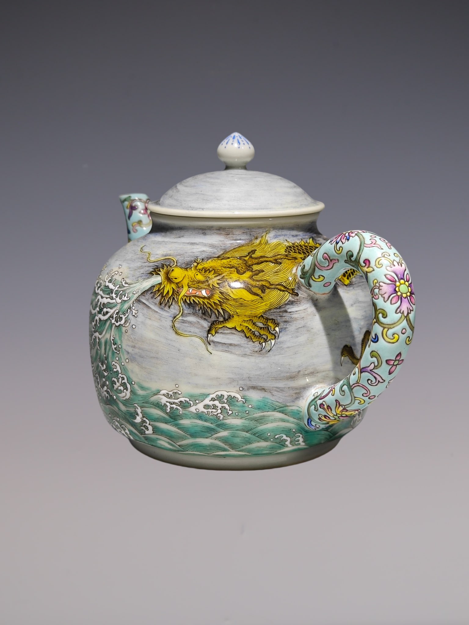 An Exquisite Famille-Rose Lotus Pattern Dragon Pattern Teapot - 2