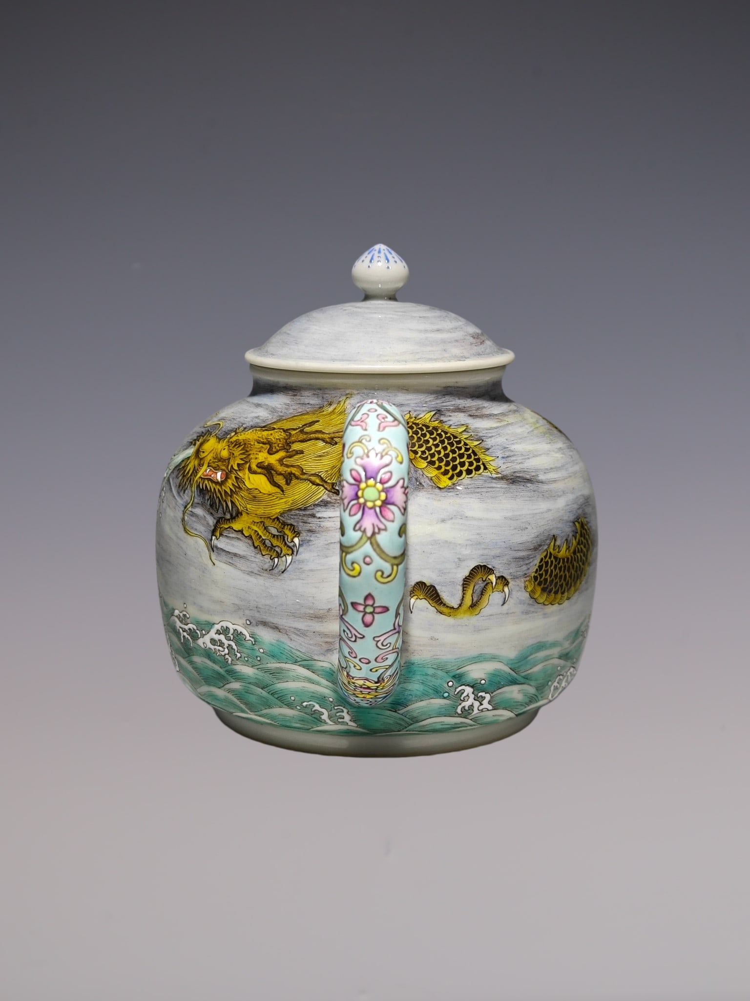 An Exquisite Famille-Rose Lotus Pattern Dragon Pattern Teapot - 3