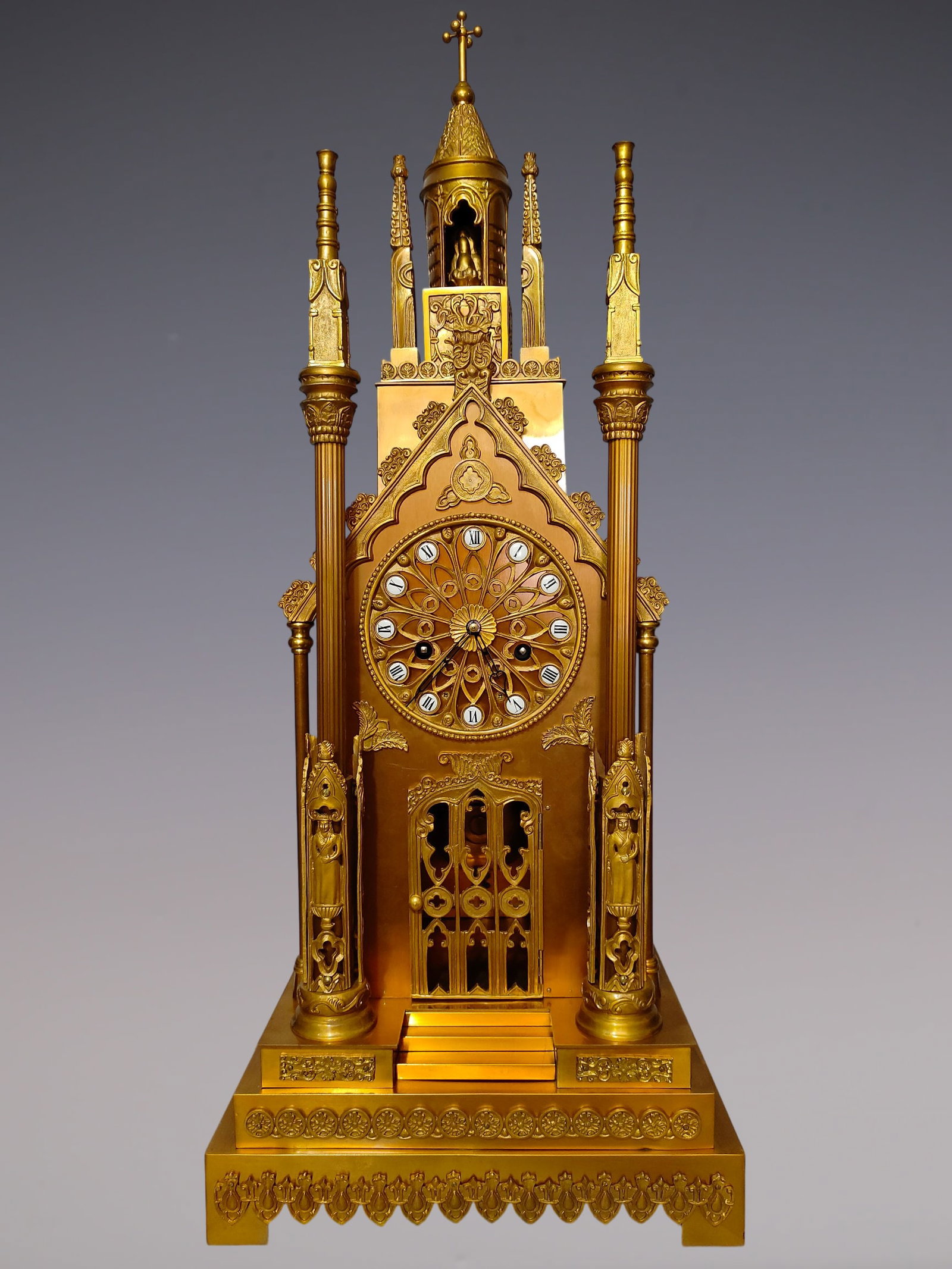 An Exquisite Gilt Bronze Figure Pattern Clock: An Exquisite Gilt Bronze Figure Pattern Clock Qing Dynasty, China Size:33cmx26cmx83cm (The Dimensions Of All Batches Are Manually Measured.If You Need More Detailed Information, Please Contact Our