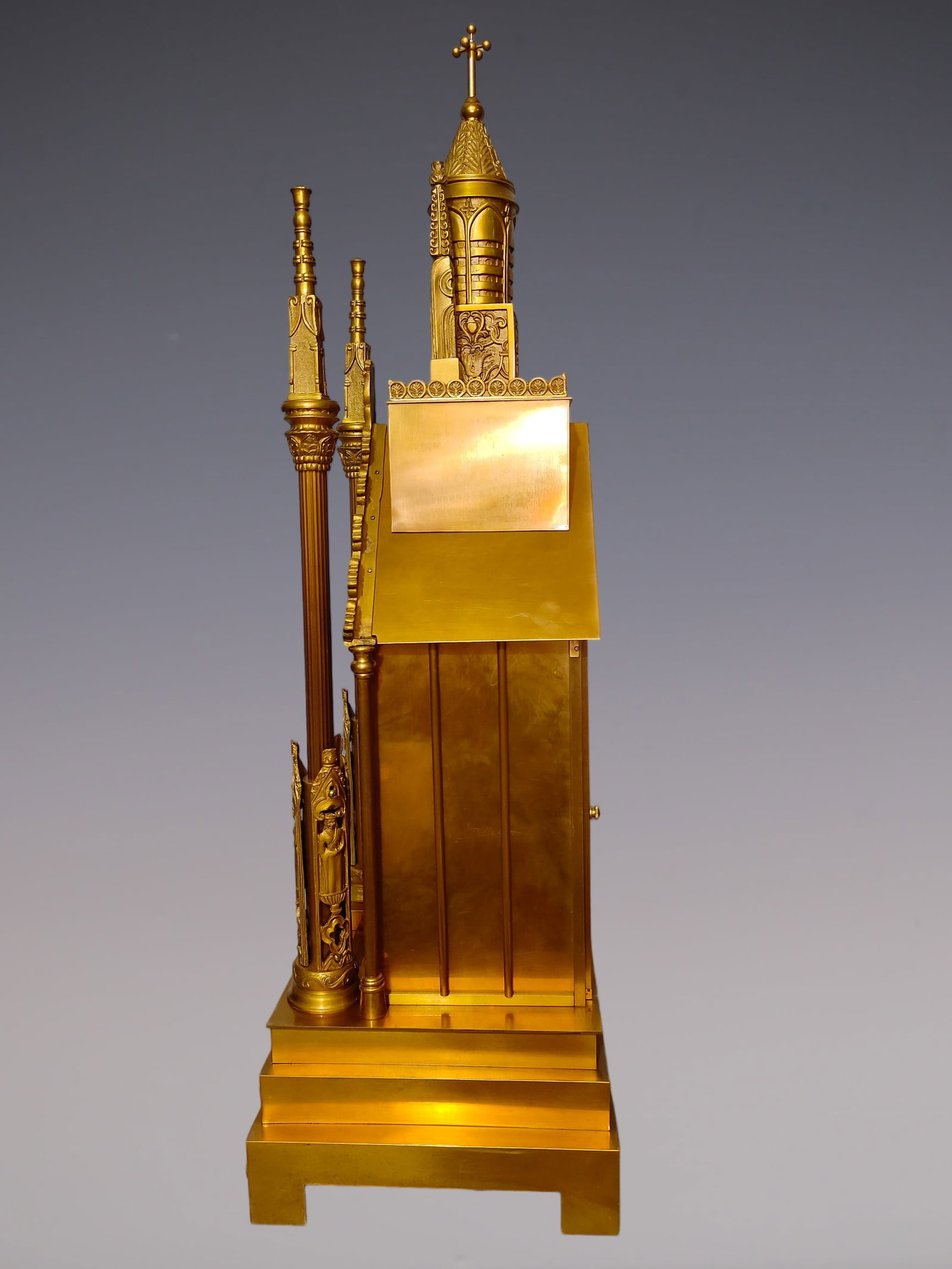 An Exquisite Gilt Bronze Figure Pattern Clock - 7