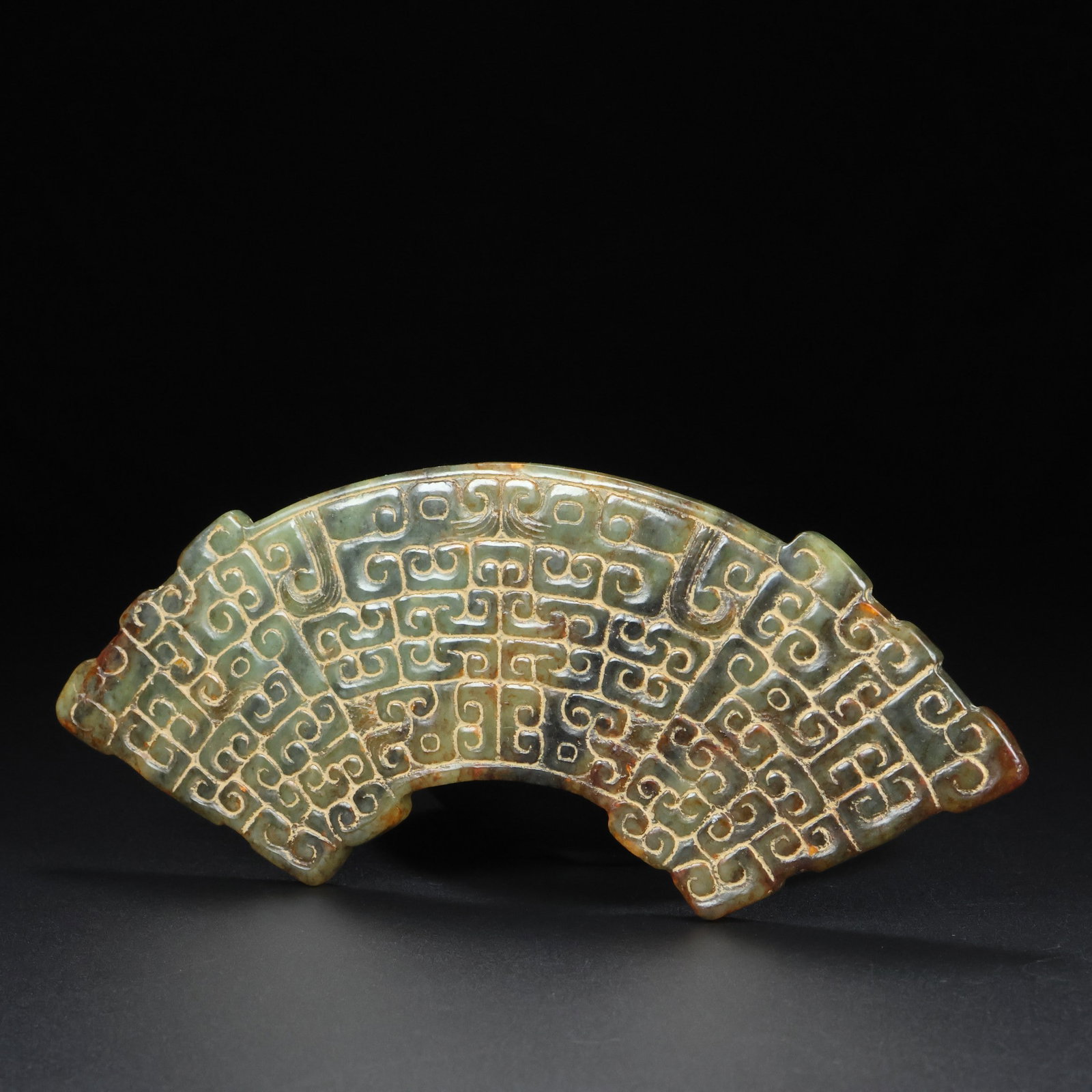 An Exquisite White Jade Ornament: An Exquisite White Jade Ornament Qing Dynasty, China Size:19cmx7cmx0.7cm Weight:163g (The Dimensions Of All Batches Are Manually Measured.If You Need More Detailed Information, Please Contact Our