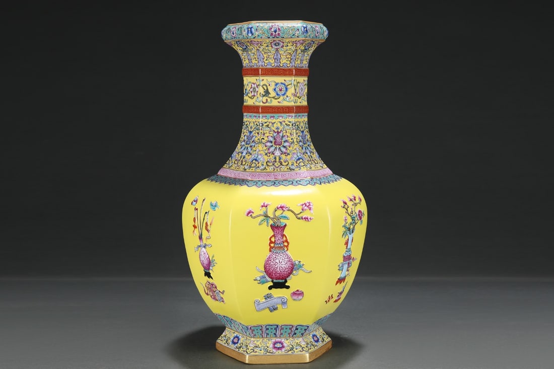 An Exquisite Enamel Painted Gold Lotus Pattern Flower Pattern Vase - 2