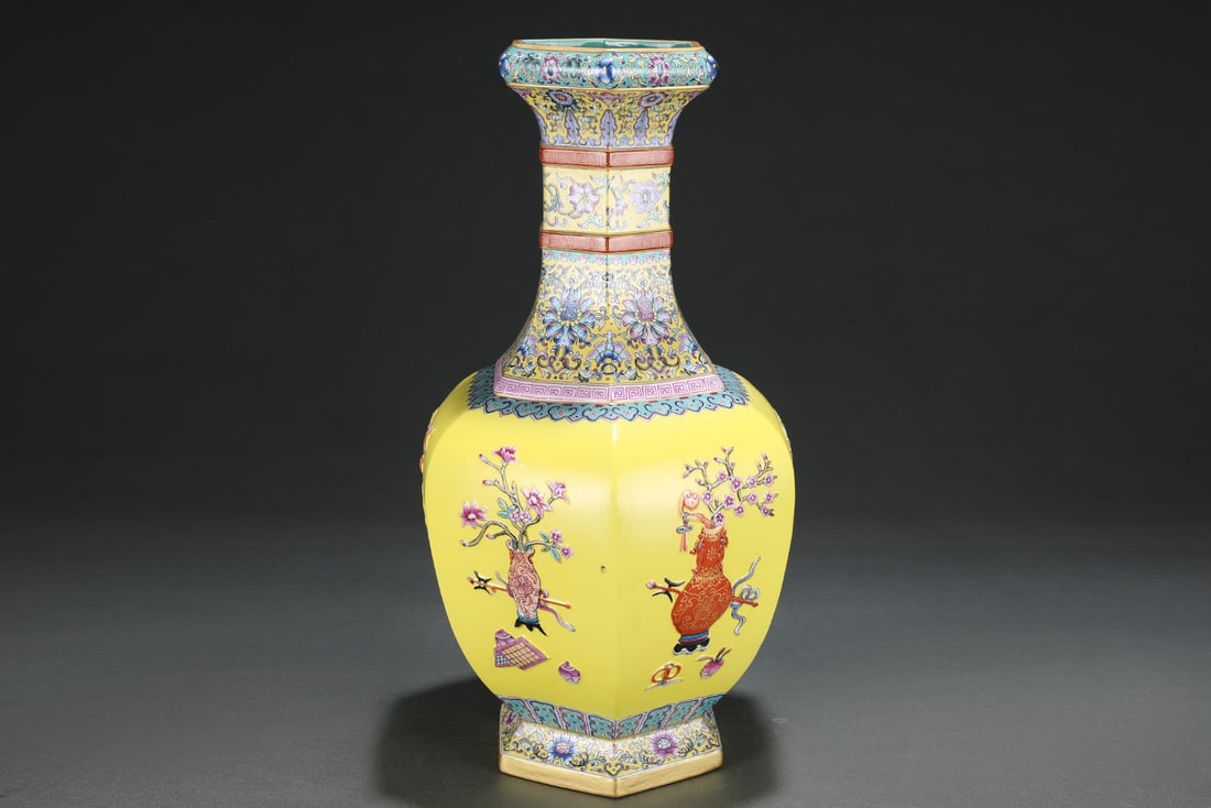 An Exquisite Enamel Painted Gold Lotus Pattern Flower Pattern Vase - 3