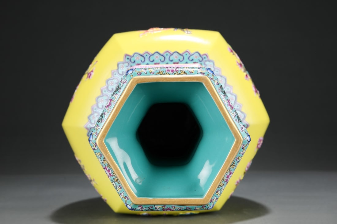 An Exquisite Enamel Painted Gold Lotus Pattern Flower Pattern Vase - 4