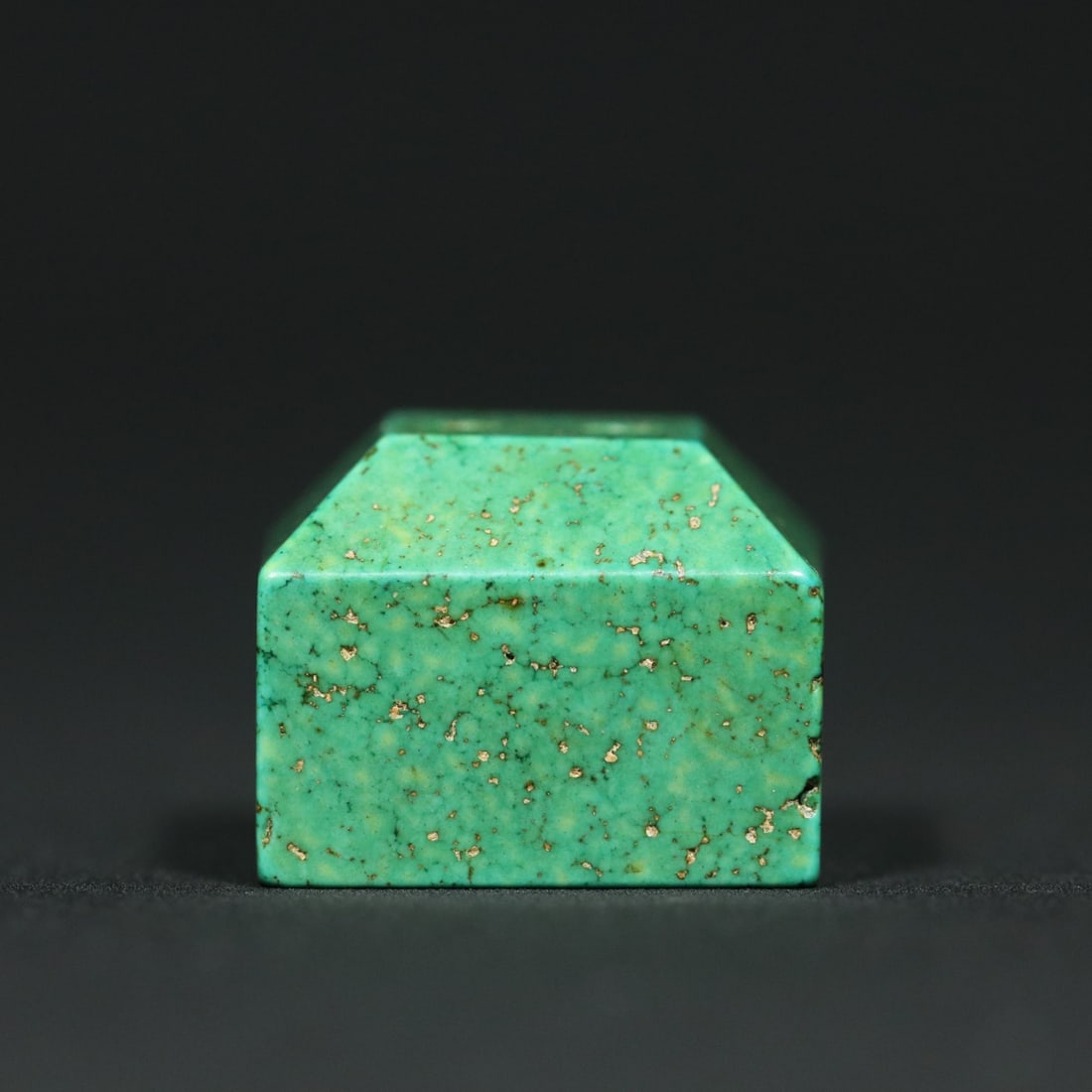 An Exquisite Turquoise Seal: An Exquisite Turquoise Seal Han Dynasty, China Size:1.6cmx2cmx2cm Weight:14.5g (The Dimensions Of All Batches Are Manually Measured.If You Need More Detailed Information, Please Contact Our Customer