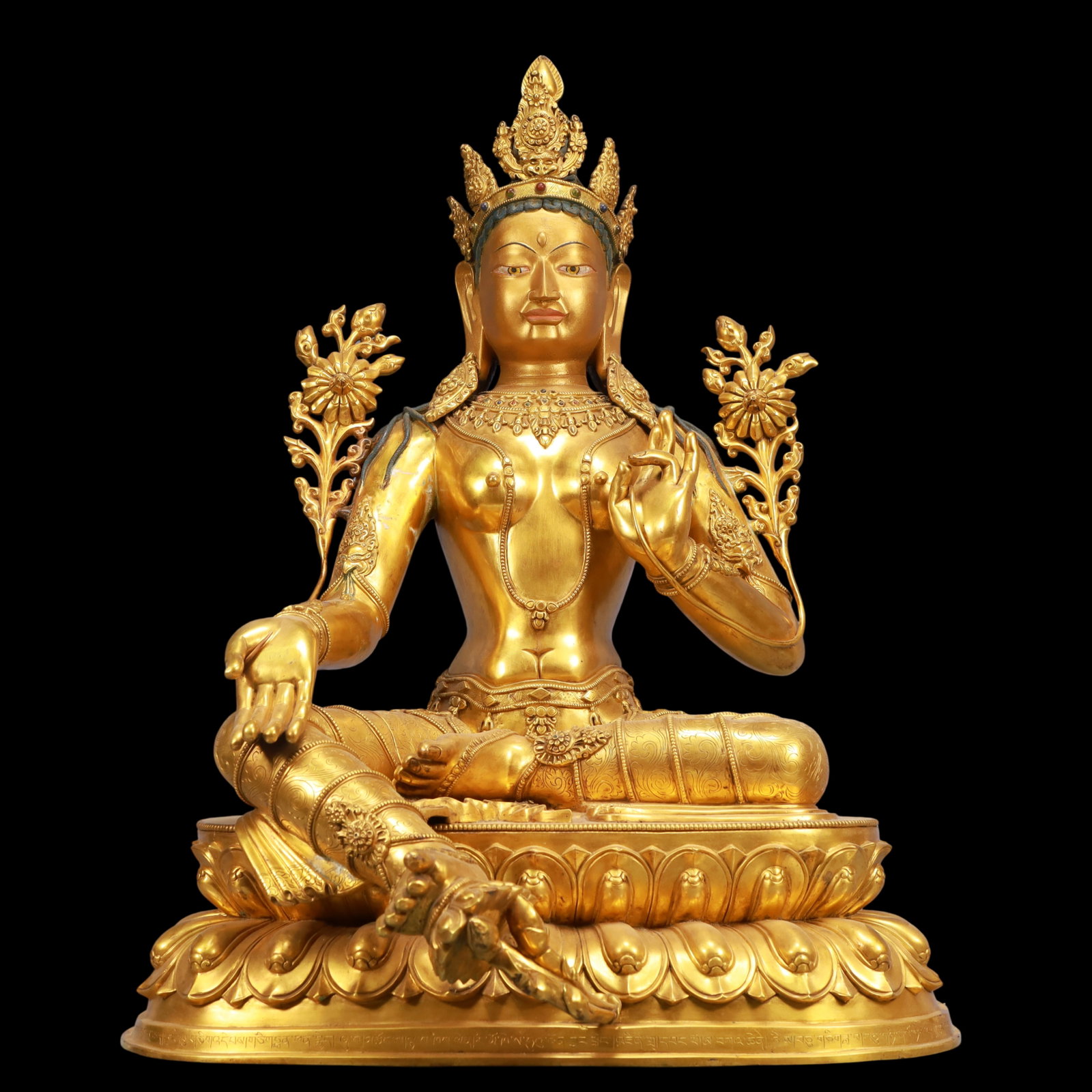 An Exquisite Gilt Bronze Statue of Amitayus: An Exquisite Gilt Bronze Statue of Amitayus Ming Dynasty, China Size:48cmx46cmx66cm Weight:31250g (The Dimensions Of All Batches Are Manually Measured.If You Need More Detailed Information, Please