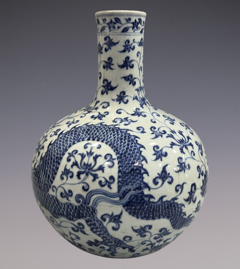An Exquisite Blue and White Dragon Pattern Lotus Pattern Vase - 5