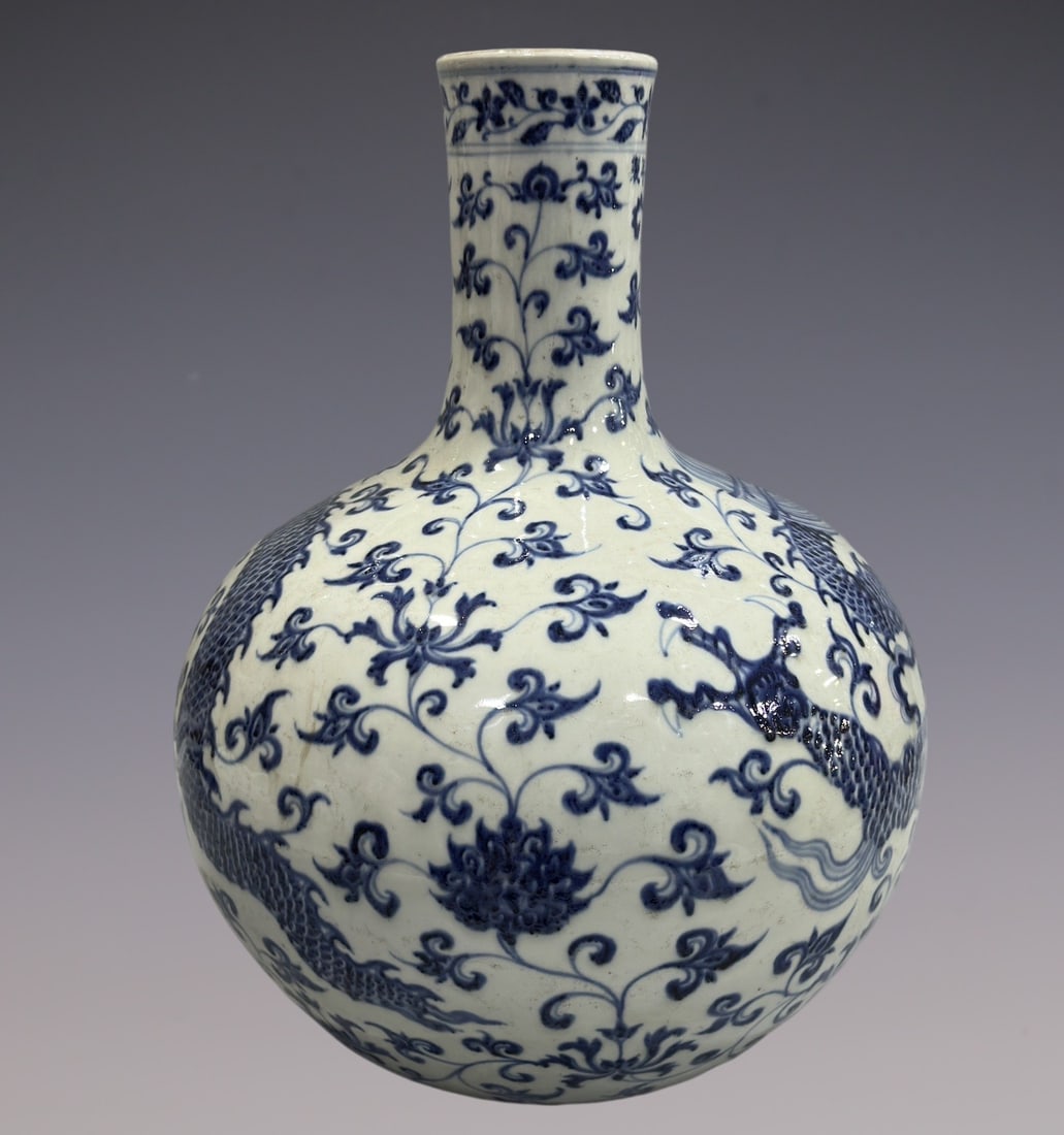 An Exquisite Blue and White Dragon Pattern Lotus Pattern Vase - 6