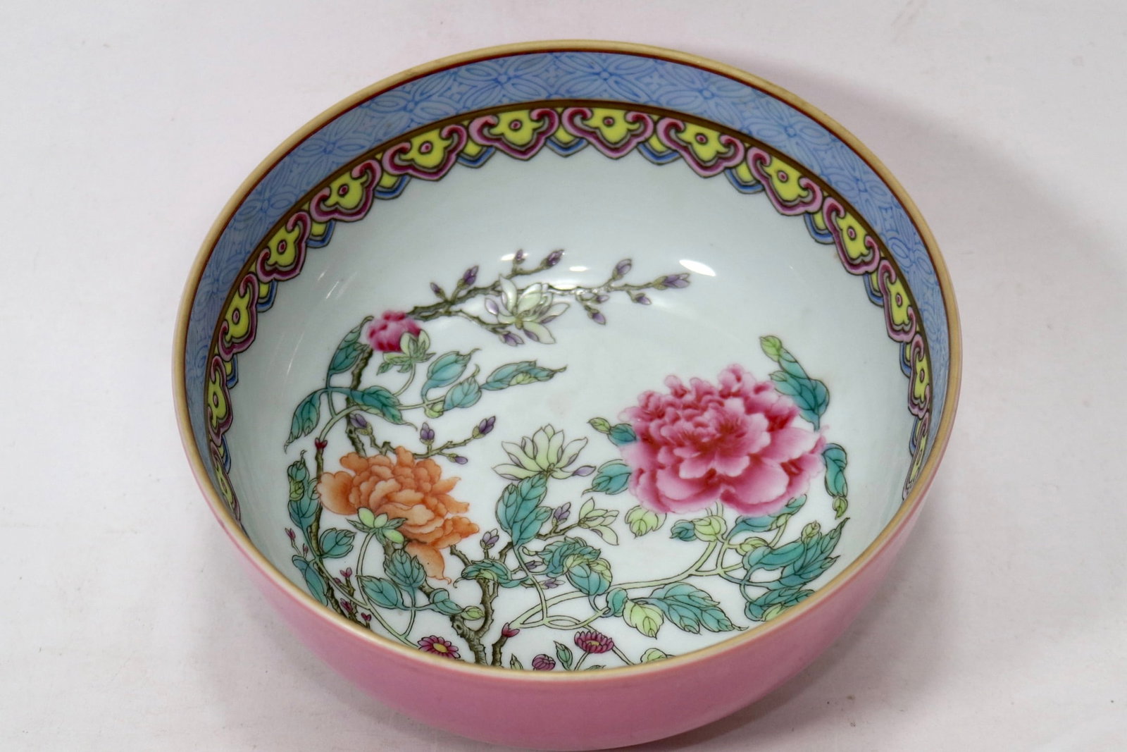 An Exquisite Enamel Flower Pattern Bowl - 4