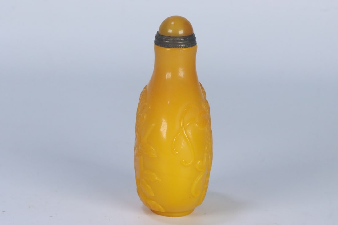An Exquisite Glass Flower and Fruit Pattern Snuff Bottle - 2