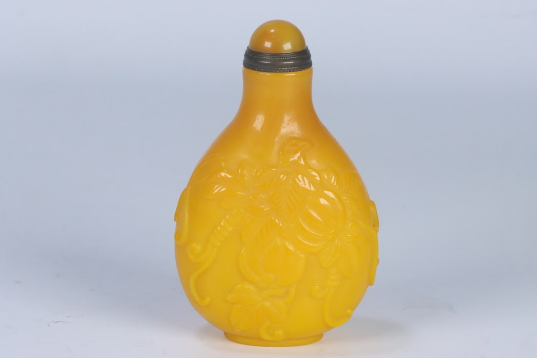 An Exquisite Glass Flower and Fruit Pattern Snuff Bottle - 3