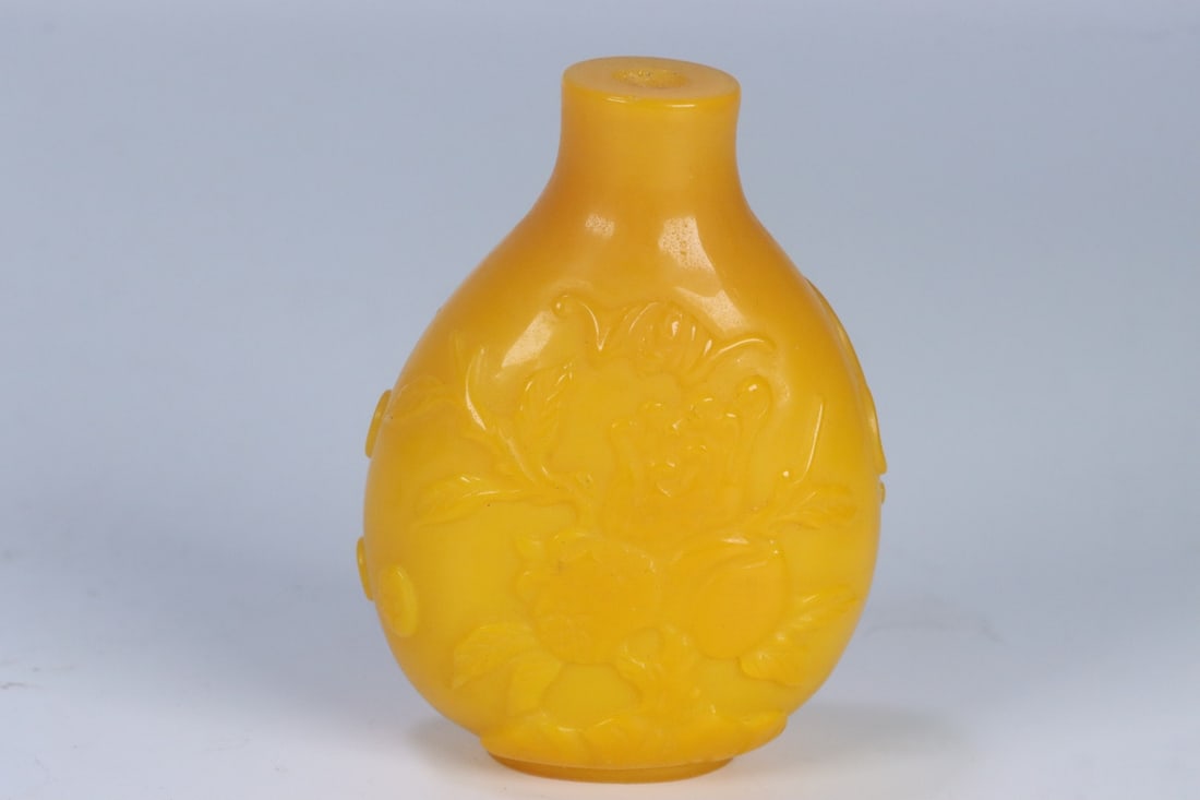 An Exquisite Glass Flower and Fruit Pattern Snuff Bottle - 4
