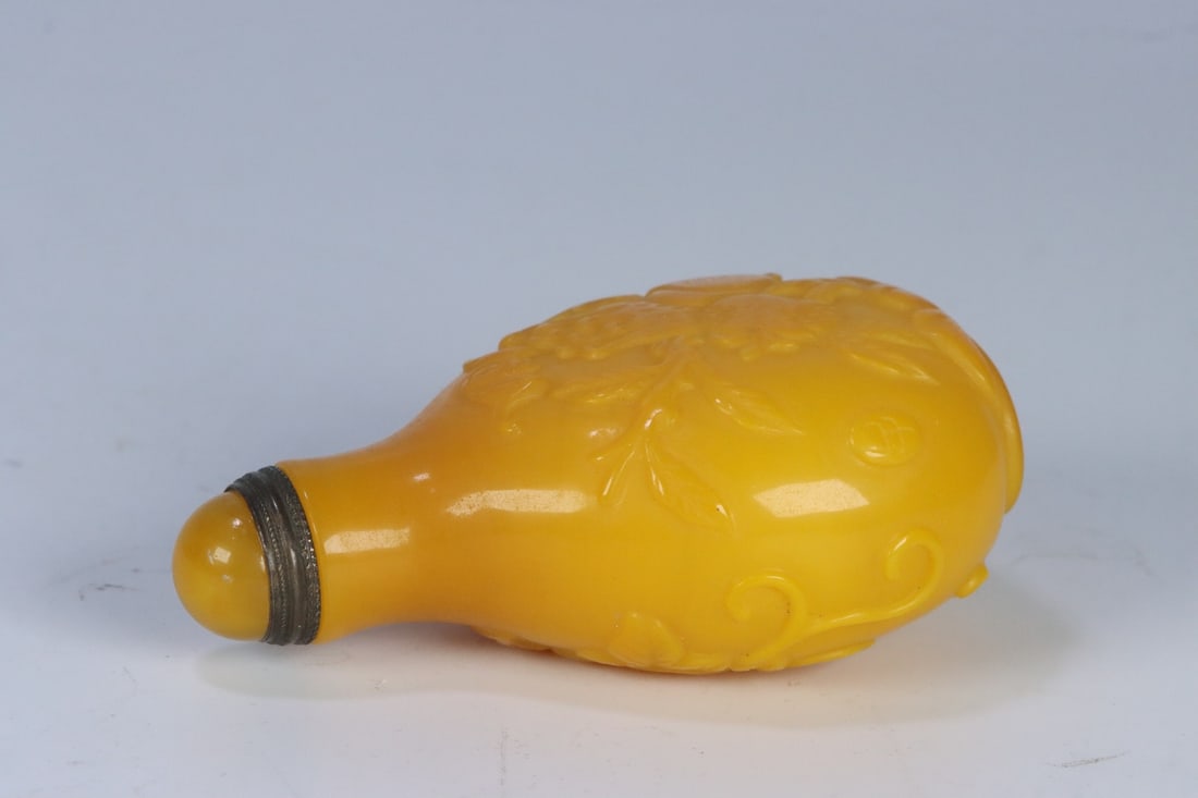 An Exquisite Glass Flower and Fruit Pattern Snuff Bottle - 5
