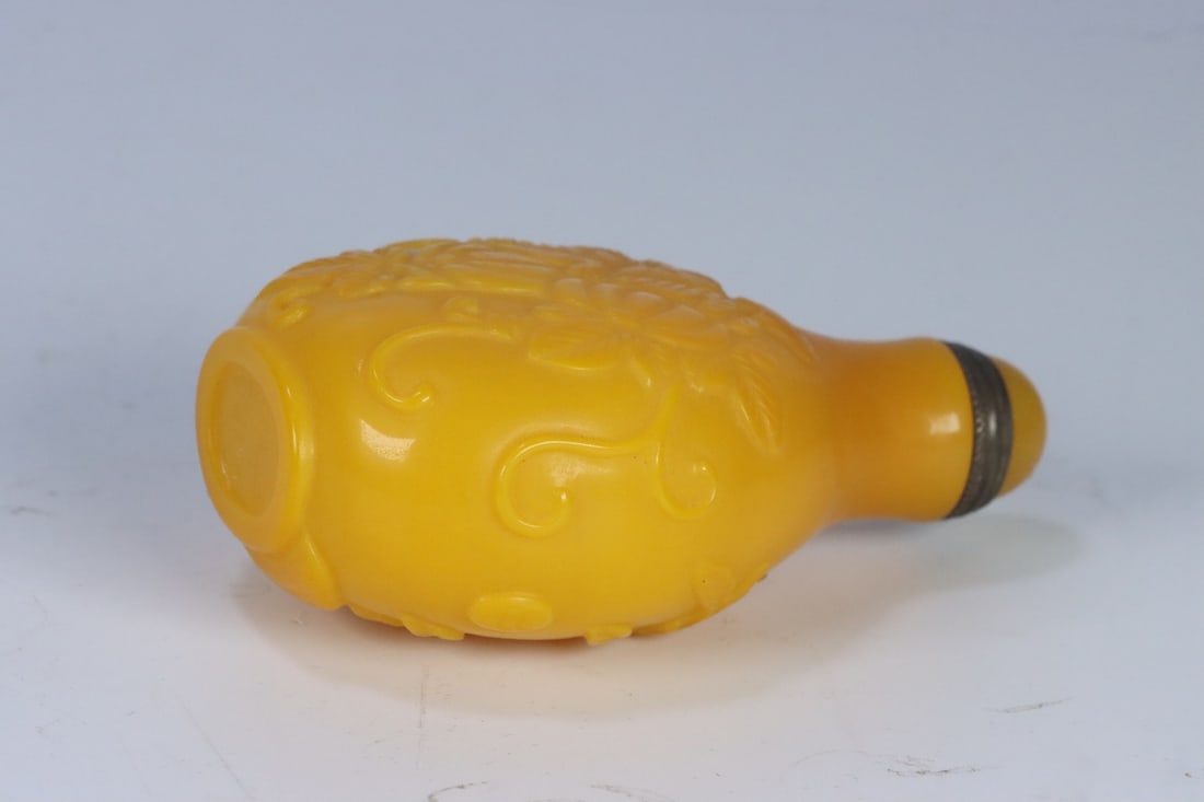 An Exquisite Glass Flower and Fruit Pattern Snuff Bottle - 6