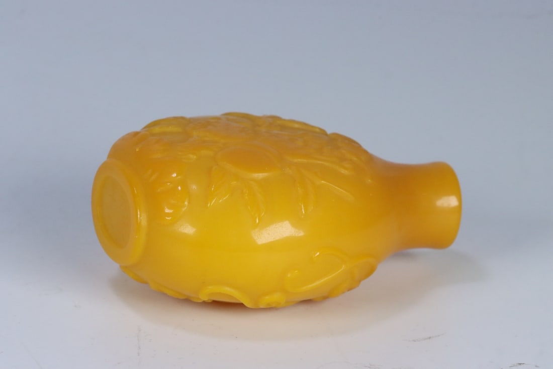 An Exquisite Glass Flower and Fruit Pattern Snuff Bottle - 8