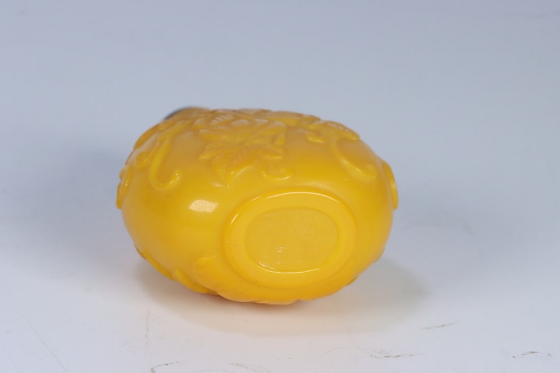 An Exquisite Glass Flower and Fruit Pattern Snuff Bottle - 9