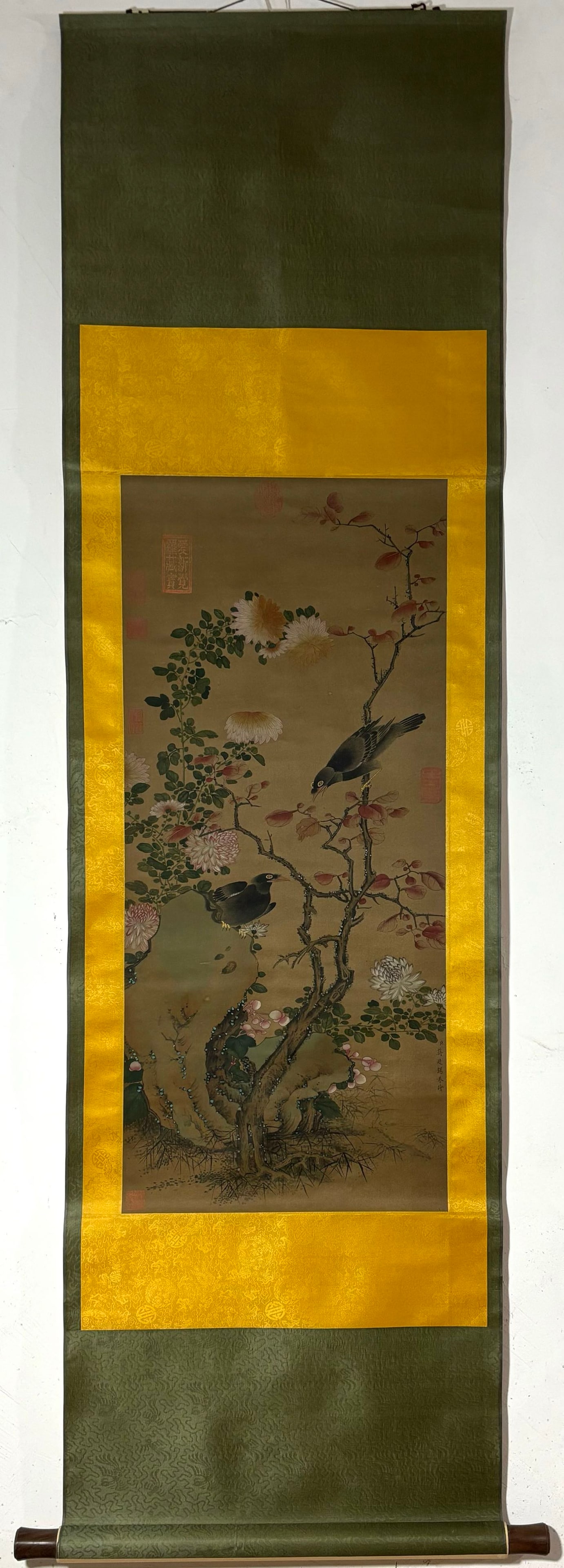 A Chinese Vertical Scroll Ink Painting of Flower and Bird on Silk: A Chinese Vertical Scroll Ink Painting of Flower and Bird on Silk Jiang tingxi Without frame Size:88cmx39cm (The Dimensions Of All Batches Are Manually Measured.If You Need More Detailed Information, 