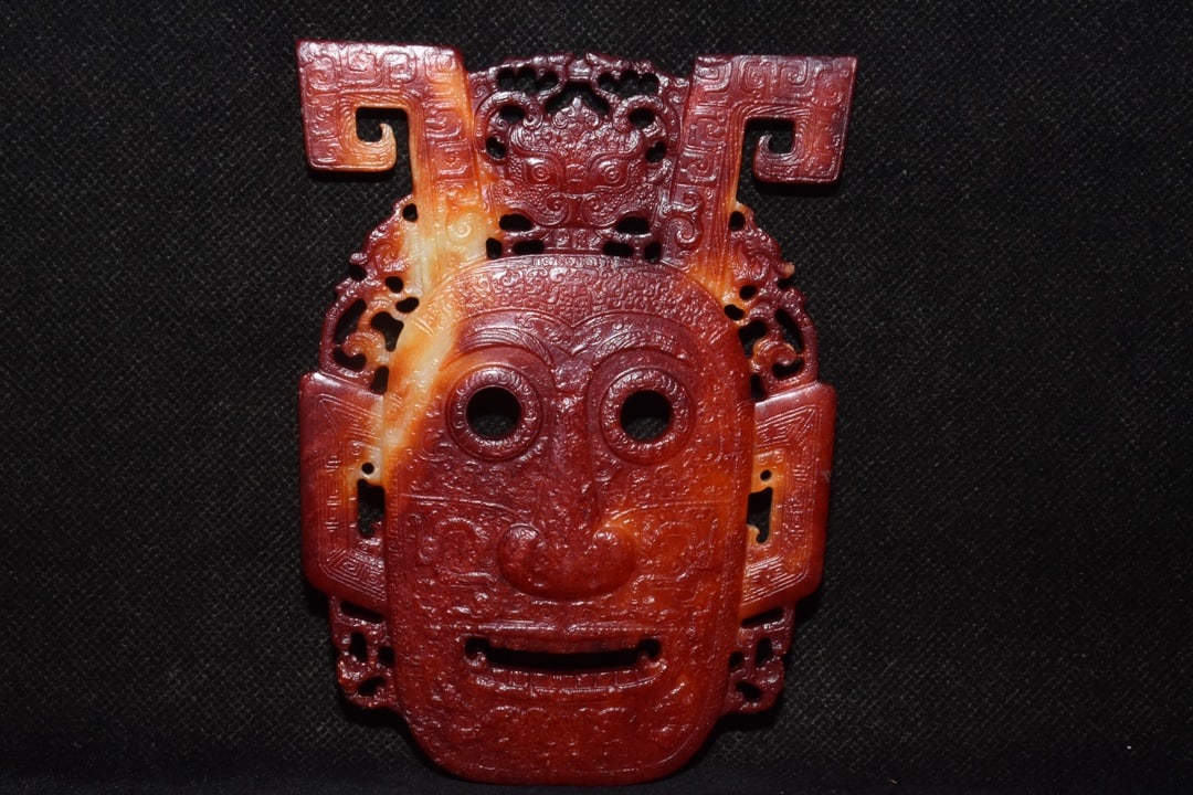 An Exquisite White Jade Beast-Face Pattern Ornament: An Exquisite White Jade Beast-Face Pattern Ornament Han Dynasty, China Size:12.5cmx9cm Weight:110g (The Dimensions Of All Batches Are Manually Measured.If You Need More Detailed Information, Please