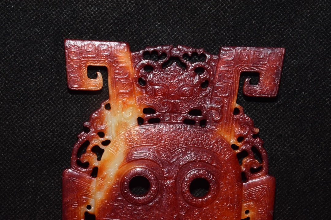 An Exquisite White Jade Beast-Face Pattern Ornament - 2