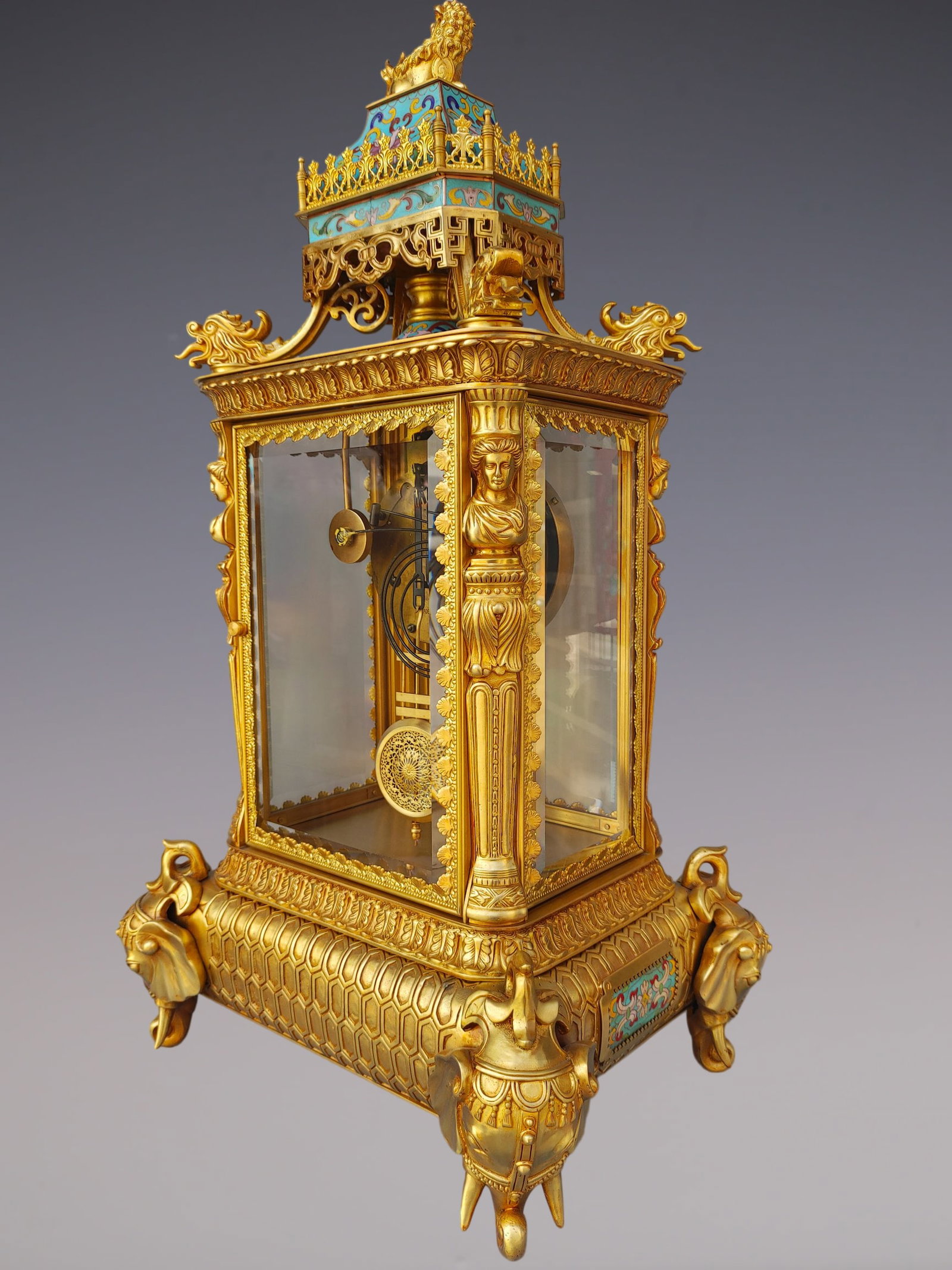 An Exquisite Gilt Bronze Lotus Pattern Figure Pattern Clock - 4