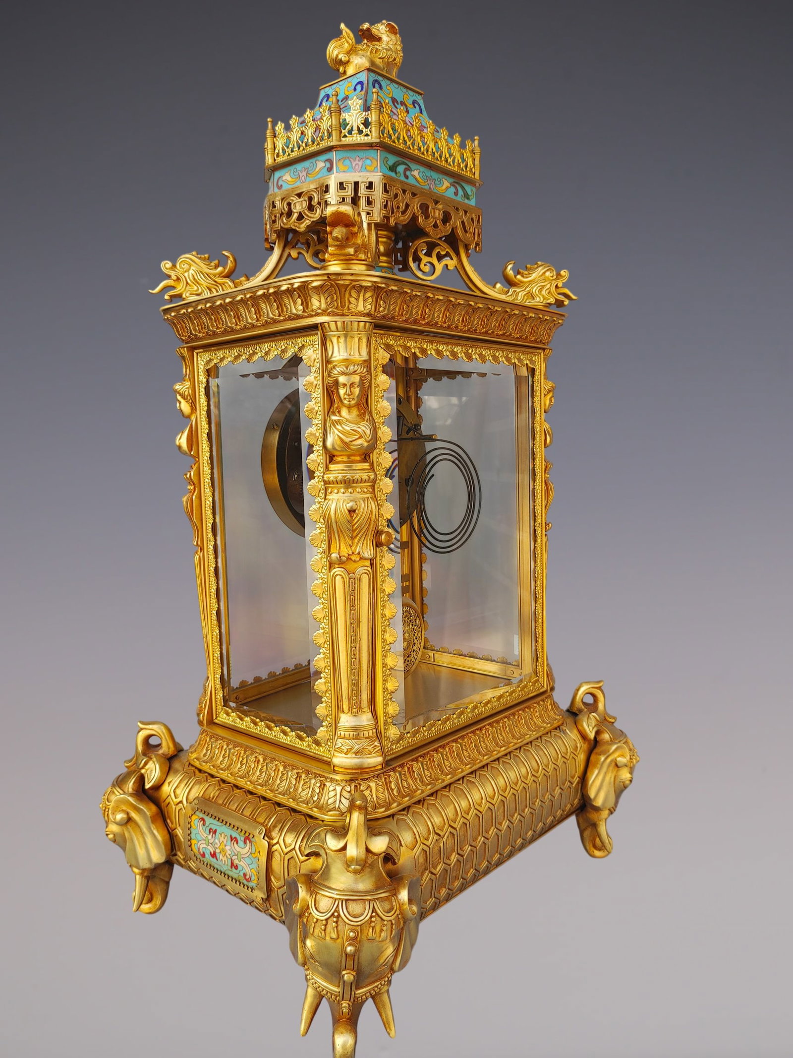 An Exquisite Gilt Bronze Lotus Pattern Figure Pattern Clock - 6