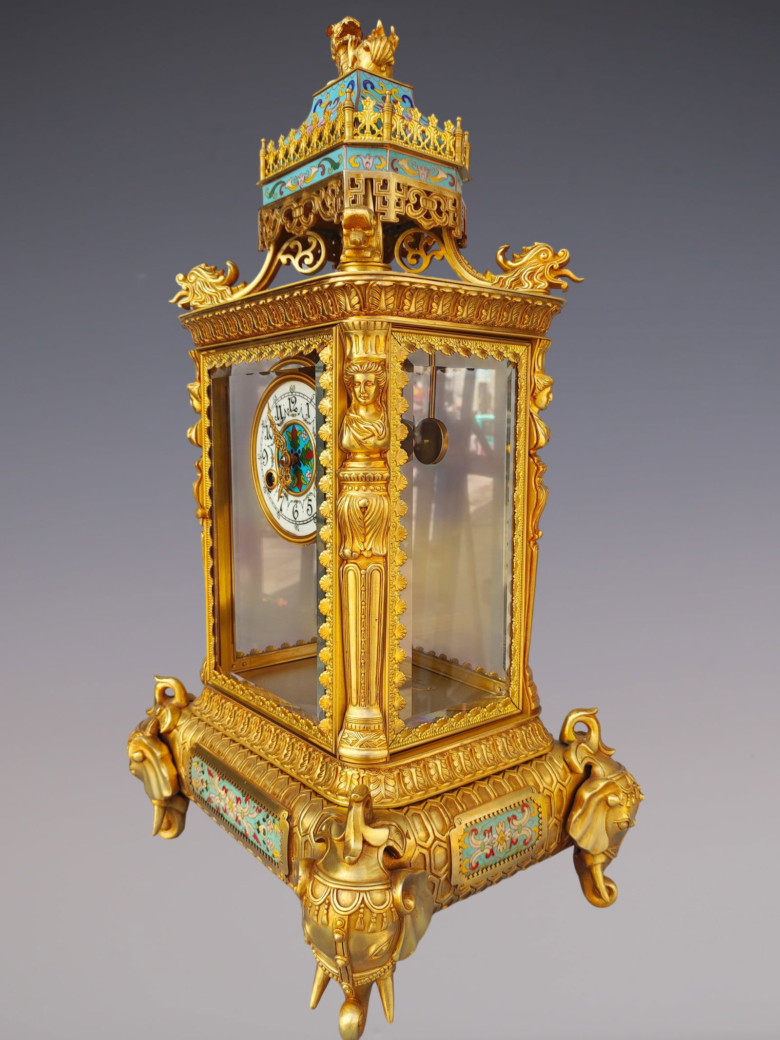 An Exquisite Gilt Bronze Lotus Pattern Figure Pattern Clock - 8